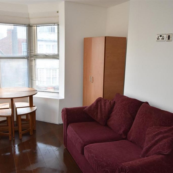 Studio to rent - Photo 1