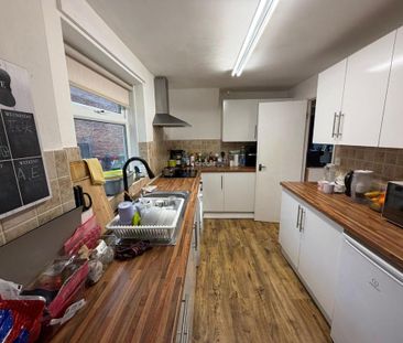 3 bedroom semi-detached house to rent - Photo 4