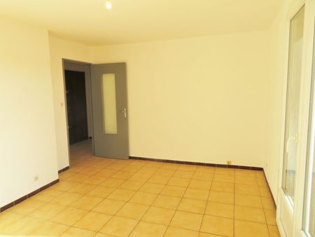 T2+PARK, Nîmes-Capouchiné, 540€ H.C - Photo 3