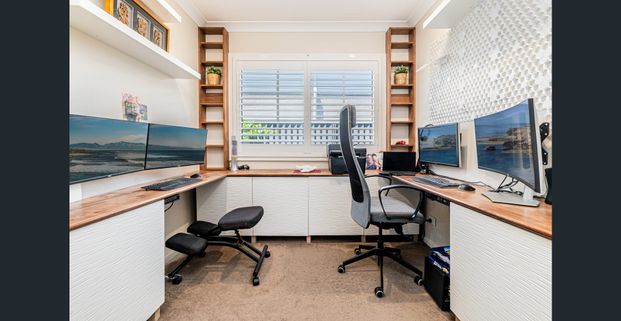 Stunning 3-bedroom + Study Family Home - Photo 1