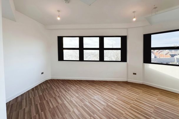 Waterside House, Waterside North, LINCOLN - Photo 1