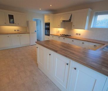 4 bedroom detached house to rent - Photo 5