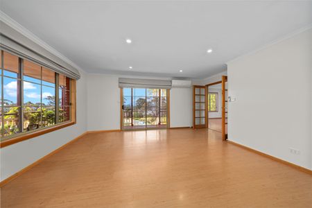 Spacious home among the gum trees - Photo 3