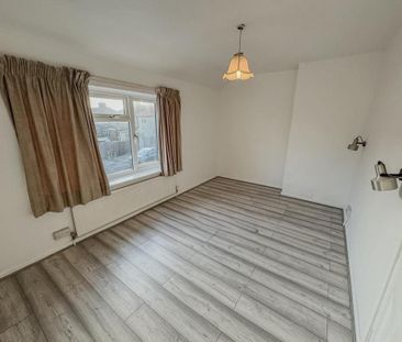 3 bedroom detached house to rent - Photo 2