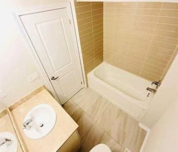 Condo Townhouse For Lease | N9261620 - Photo 5