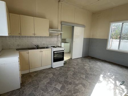 Cozy & Affordable 3-Bedroom Home in Werris Creek - Photo 5