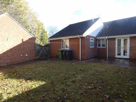 2 bedroom semi-detached bungalow to rent - Photo 5