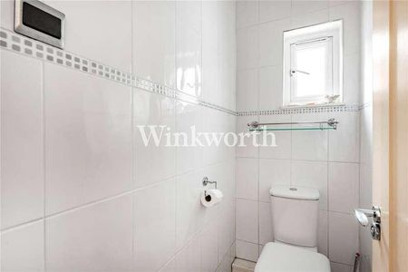 Devonshire Road, Palmers Green, London, N13 - Photo 3