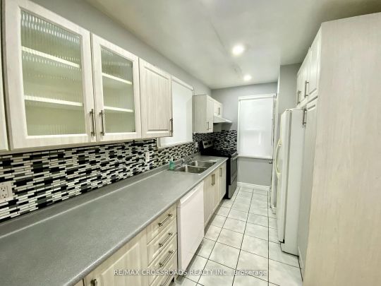 Detached Home For Lease | X8155044 - Photo 1