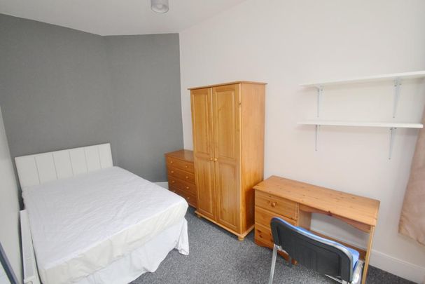 4 bedroom terraced house to rent - Photo 1