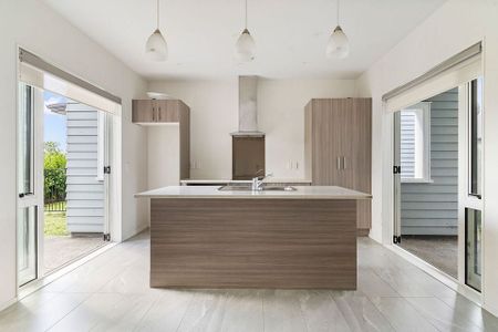 Beautiful Family Home - Photo 2