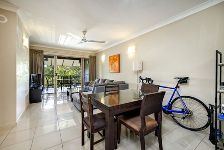 Furnished, 1 bedroom apartment, study and balcony - Photo 3