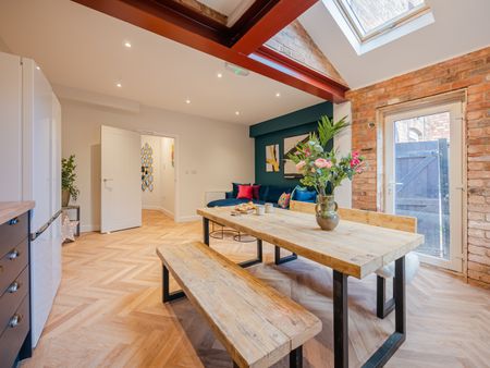 Mostyn Road Room 3 - Photo 2