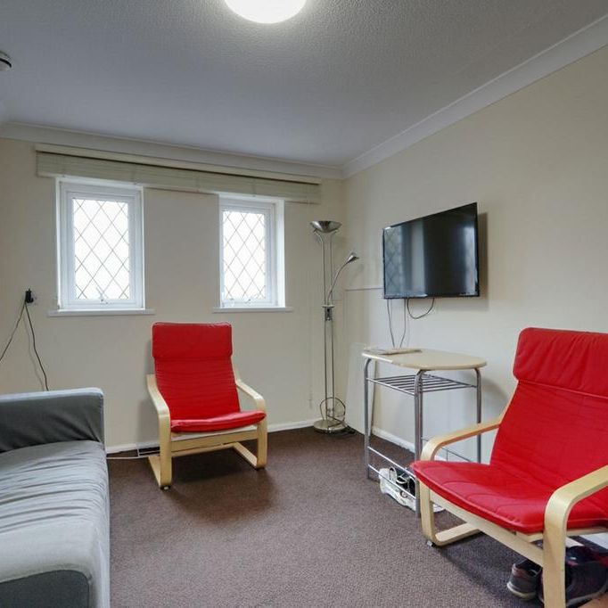 1 bedroom in a house share to rent - Photo 1