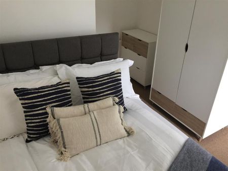 1 bedroom in a house share to rent - Photo 4