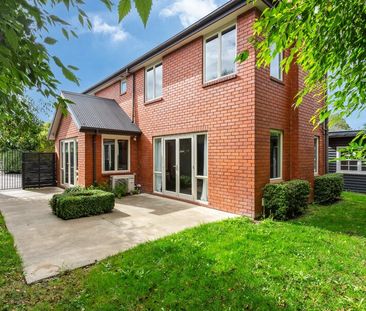 Executive 4 bedroom pet friendly home! - Photo 6