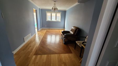 For Lease - 16 Fieldside Drive Unit# Main & 2nd Floor, Toronto, Ontario - Photo 5