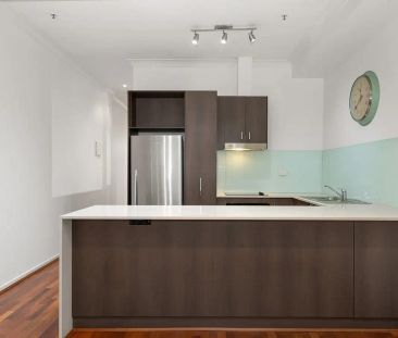 “An Ultra - Convenient Urban Haven!” - Photo 4