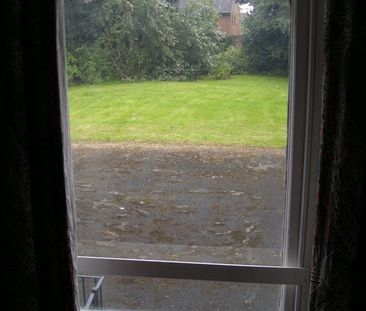 Room in a Shared House, Livingston Drive North, L17 - Photo 1