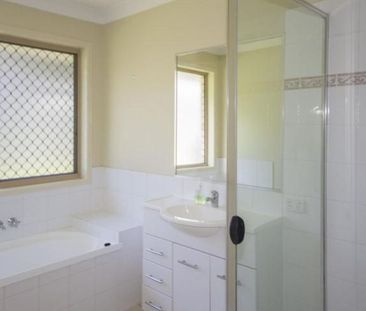 Spacious Home in the Heart of Upper Coomera - Photo 6