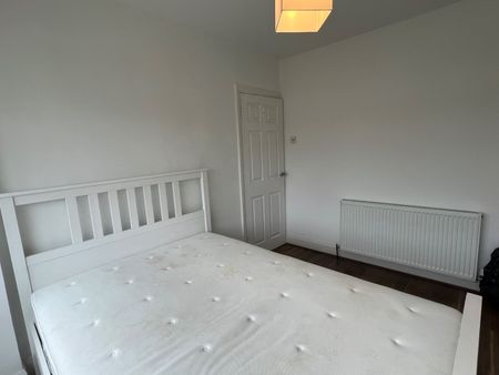 3 Bed Detached House, Pendragon Road, B42 - Photo 3