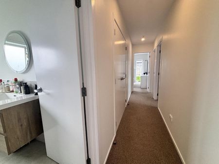 Modern Aramoho home - Photo 5