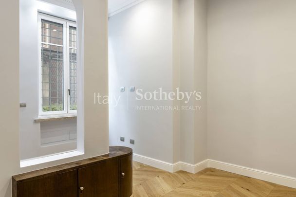 Refined Residence with Terrace for Rent in Aventine - Photo 1