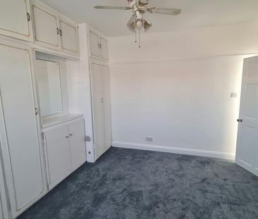 4 bedroom end of terrace house to rent - Photo 4