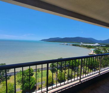 Inner city Penthouse with spectacular views of cairns waterfront! - Photo 1