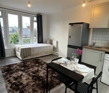 Studio Flat, Tunley Road, NW10 - Photo 2