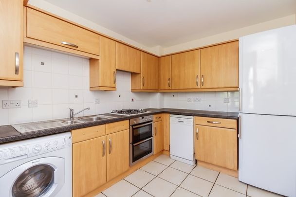 Larkspur Grove, Witney - Photo 1