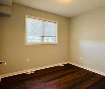 For Lease - 1029 Farmstead. Drive, Milton, Ontario - Photo 6