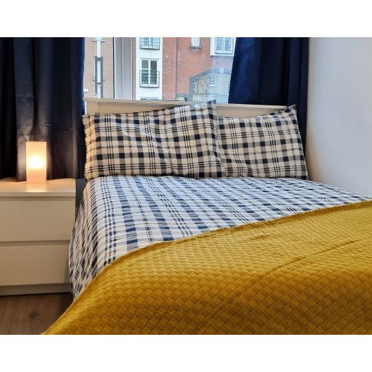 Room for rent in 7-bedroom apartment in Dublin - Photo 1