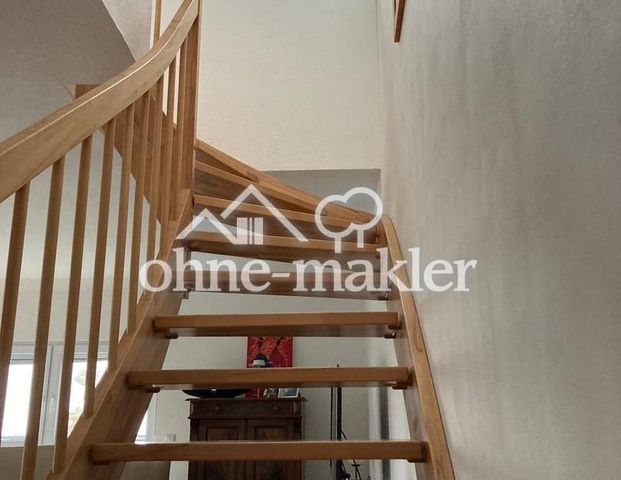 Provisionsfreie 4 Zimmer-Wohnung über 2 Ebenen in SG-Wald mit Balkon! - Photo 1