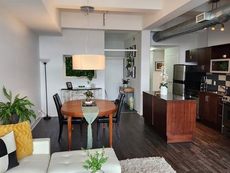 Two bedroom condo with Parking Toronto - Photo 5