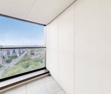 A modern and bright three double bedroom, two bathroom twentieth fl... - Photo 1