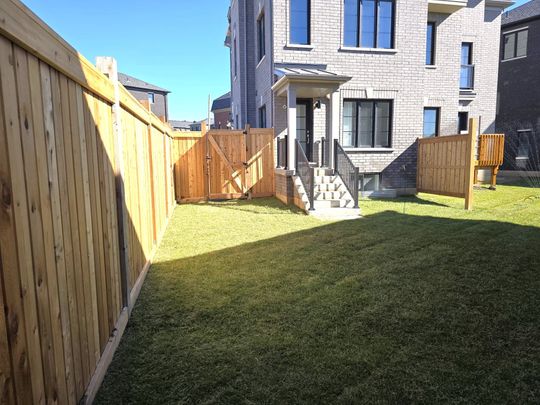 For Lease - 5959 Saigon Street, Mississauga, Ontario - Photo 1