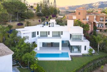 5 bedroom luxury Villa for rent in Rio Real, Spain