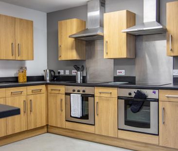 1 bedroom in a flat share to rent - Photo 6