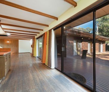 This Is What Living in Aranda Is All About - Photo 2