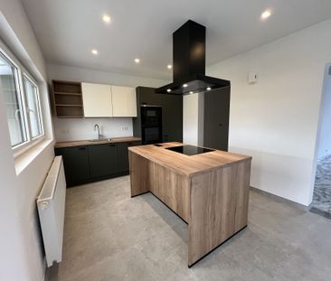 Volledig gerenoveerde energiezuinige driegevelwoning met 4 slaapkam... - Photo 3
