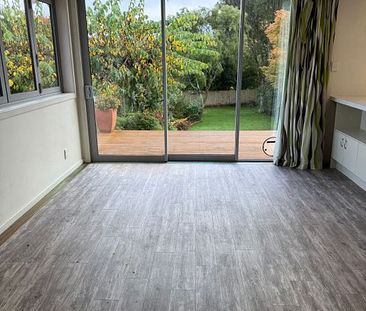 Charming 3BR Mosgiel Haven with large backyard - Photo 1