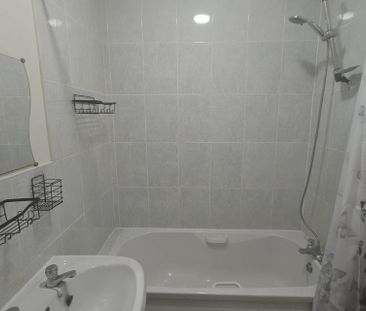 2 bedroom maisonette to rent - Photo 2