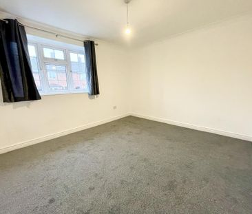 4 bedroom terraced house to rent - Photo 6