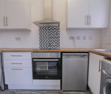 2 bedroom flat to rent - Photo 3