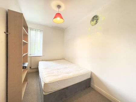 3 bedroom semi-detached house to rent - Photo 2