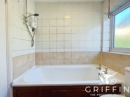 Salisbury Road, Grays, RM17 - Photo 5