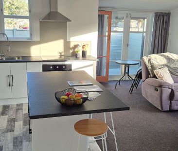 Fresh, Modern & Compact Living in Central Hutt - Photo 5