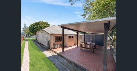 Spacious Family Home on a Large Block - Convenient Darra Location - Photo 2