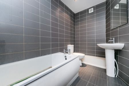 Manor Drive, Leeds - Photo 5